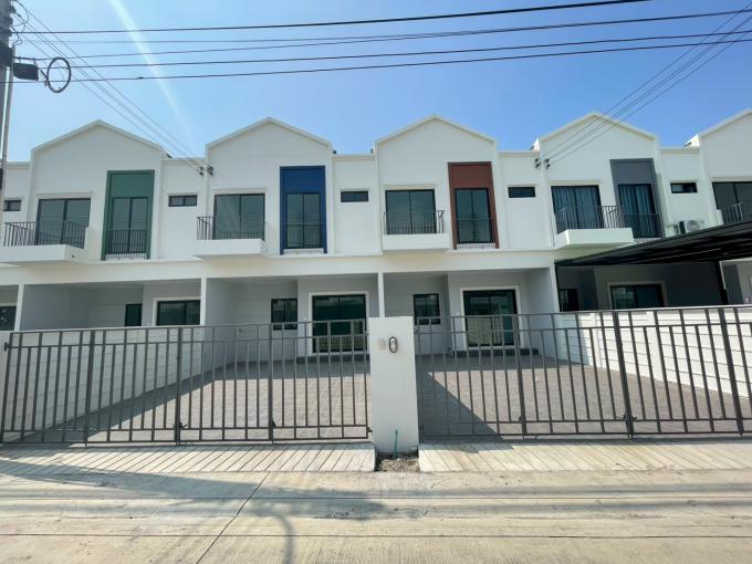 ทาวน์โฮม นาเขื่อน เเละ อมตะนคร